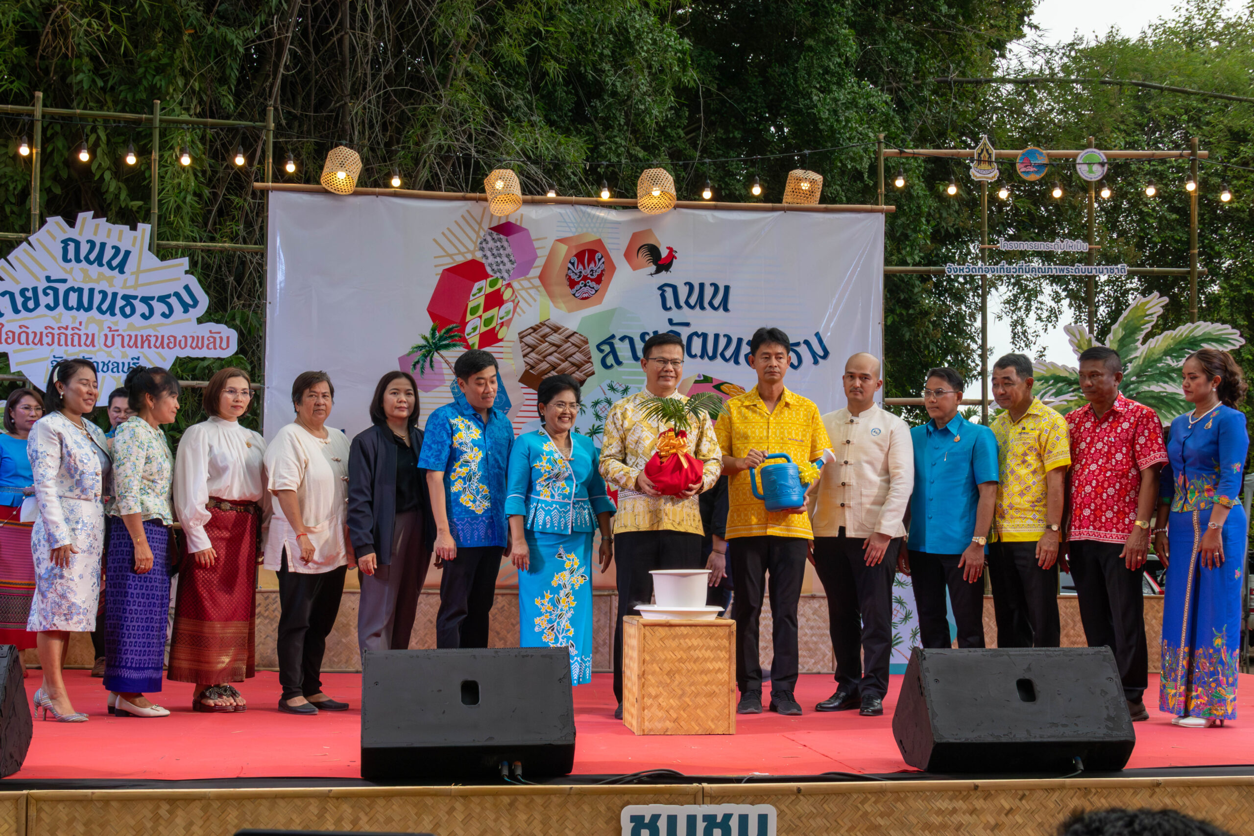 เปิดงาน “ถนนสายวัฒนธรรม หอมไอดินวิถีถิ่น บ้านหนองพลับ”ชุมชนตะเคียนเตี้ยเพื่อการอนุรักษ์ เรียนรู้วิถีมะพร้าว ที่น่าค้นหา