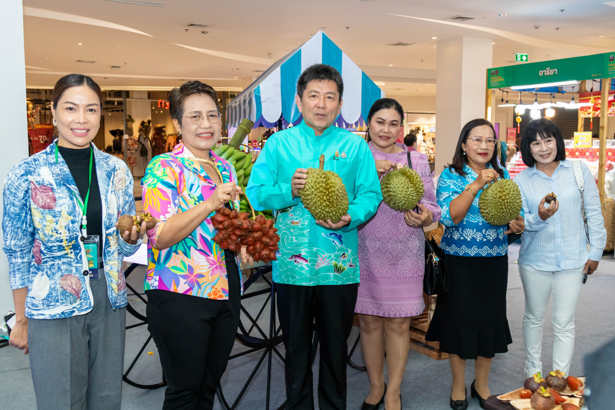 “พิธีเปิดงาน UNIQUENESS OF THE SOUTHERN”โครงการสินค้าอัตลักษณ์แดนใต้ มหัศจรรย์ผลไม้ชุมพร