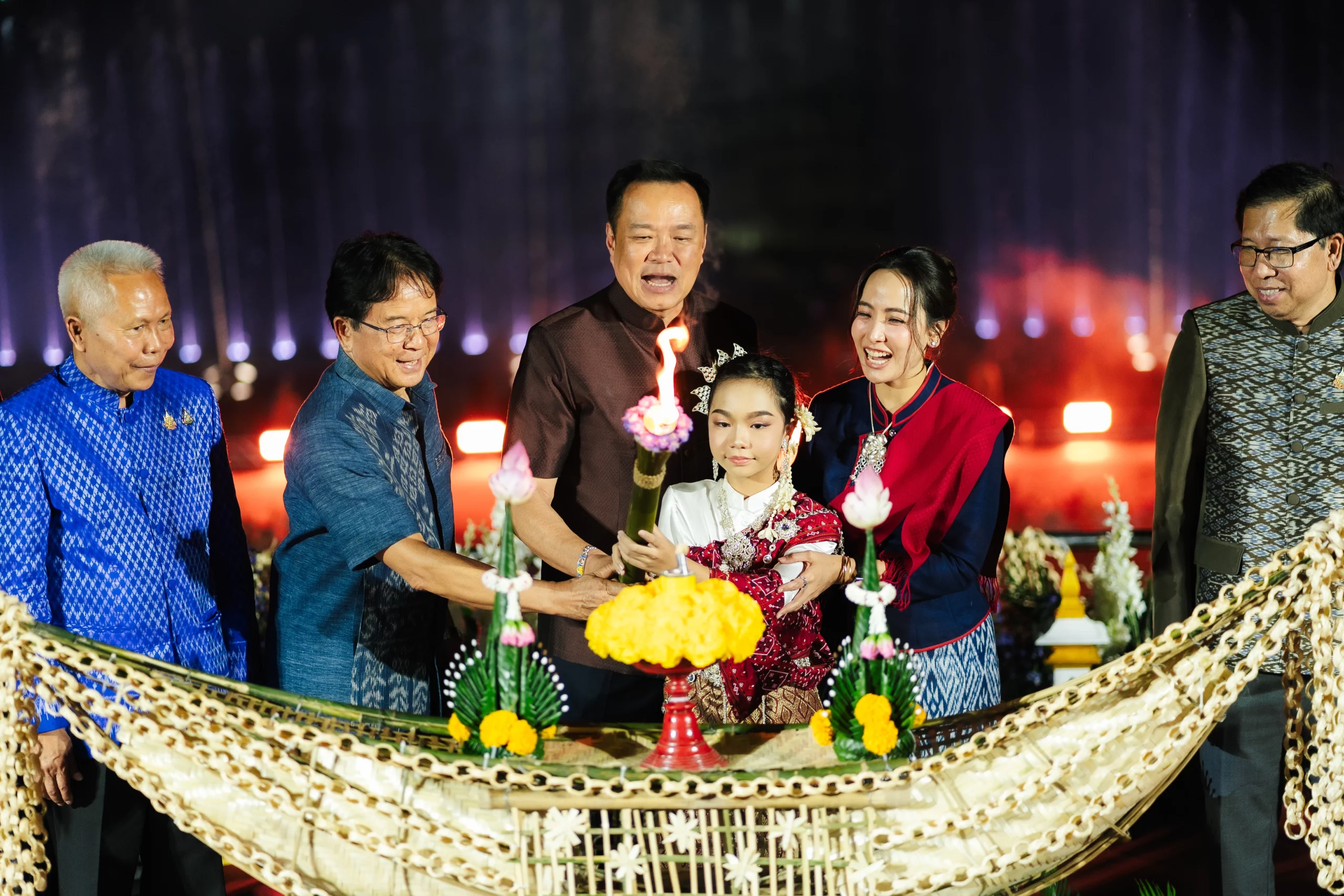 นายกฯ เปิดงานมหกรรมไหลเรือไฟโลกจังหวัดนครพนม ประจำปี 2568ผู้ว่าฯ นครพนม เข้าร่วมโครงการยกระดับเทศกาลเรือไฟไทย สู่เรือไฟโลก