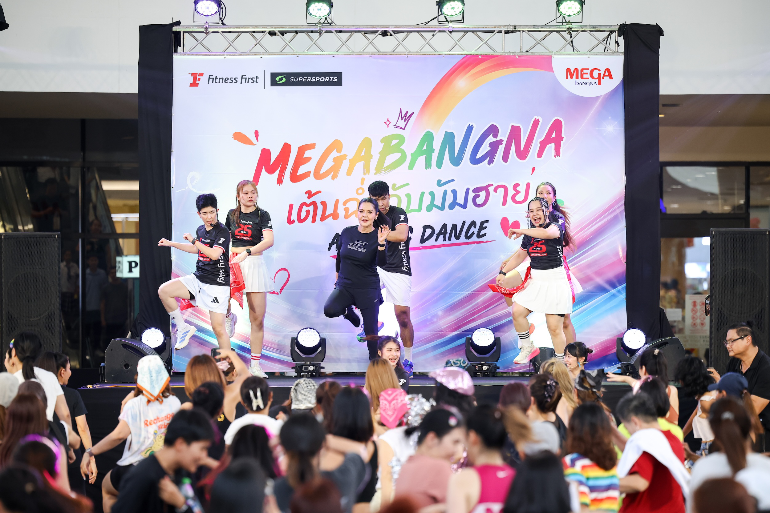 “ฮาย อาภาพร” นำทีมแอโรบิก ปลุกพลังความฟิต กลางเมกาบางนา!ในงาน “MEGABANGNA เต้นฉ่ำกับมัมฮาย AEROBIC DANCE”รวมพลังคอมมูนิตี้ ACTIVE HEALTHY LIFESTYLE