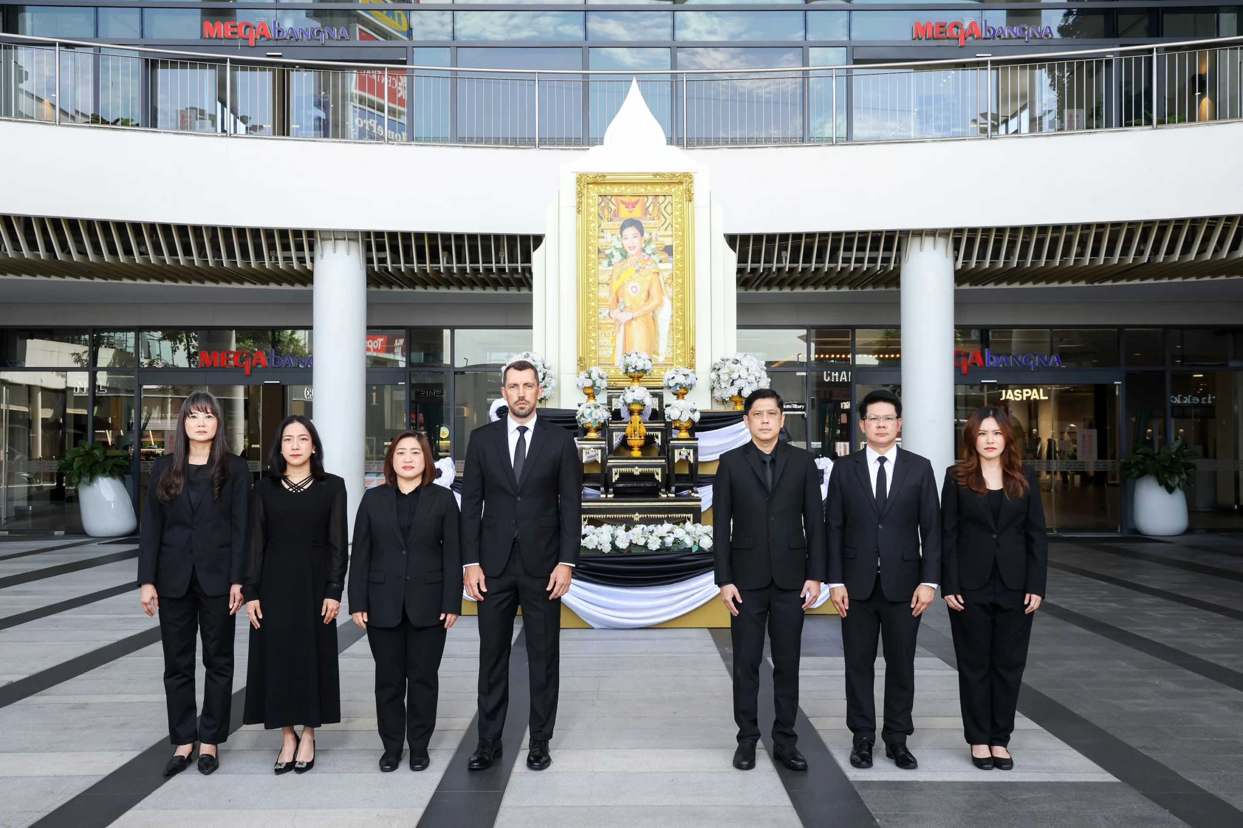 ศูนย์การค้าเมกาบางนา จัดพิธีถวายความอาลัยและน้อมรำลึกในพระกรุณาธิคุณสมเด็จพระเจ้าลูกเธอ                   เจ้าฟ้าพัชรกิติยาภาฯ