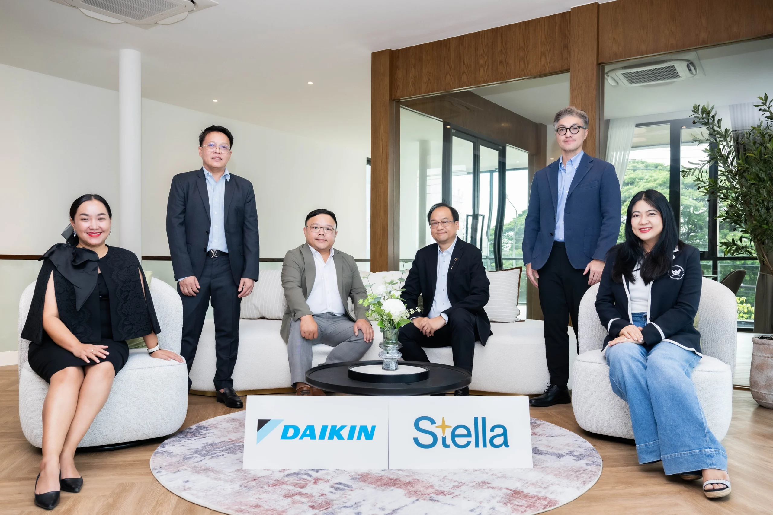 STELLA มุ่งขยายแนวคิด Green Living Ecosystem ที่โครงการ “โนวา เวสต์เกต” ยกระดับคุณภาพอากาศและความสบายในบ้าน จับมือ ไดกิ้น ผู้นำด้านเทคโนโลยีเครื่องปรับอากาศ ติดตั้งระบบทำความเย็นประสิทธิภาพสูงที่ช่วยประหยัดพลังงานและลดการปล่อยคาร์บอนในระยะยาว พร้อมมอบความเย็นสบายที่เป็นมิตรต่อสิ่งแวดล้อมให้กับผู้อยู่อาศัยทุกครัวเรือน